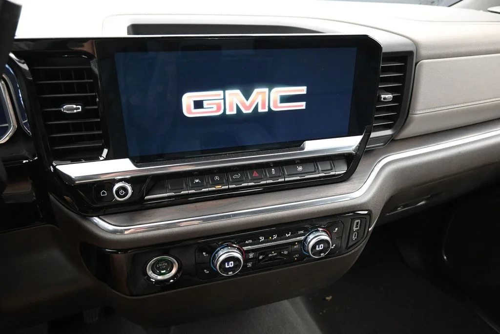 2024 GMC Sierra 1500 SLT - Photo 11