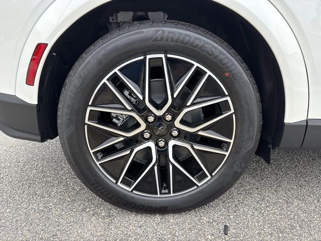 New 2026 Star White Metallic Tri-coat Ford Premium image 9