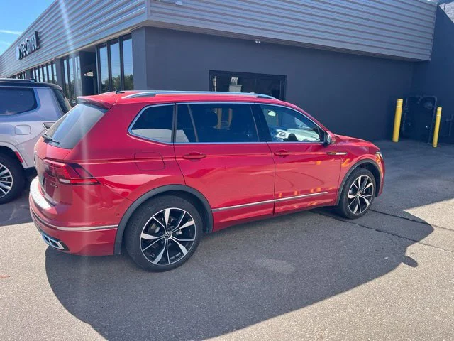 Used 2024 Kings Red Metallic Volkswagen SEL R-Line image 3