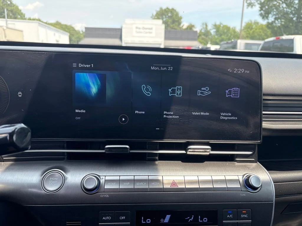 Used 2025 Gray Hyundai SEL image 19