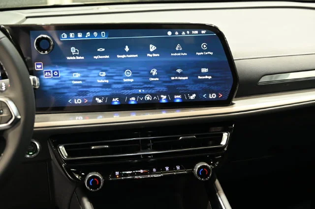 2027 Chevrolet Traverse LT - Photo 15