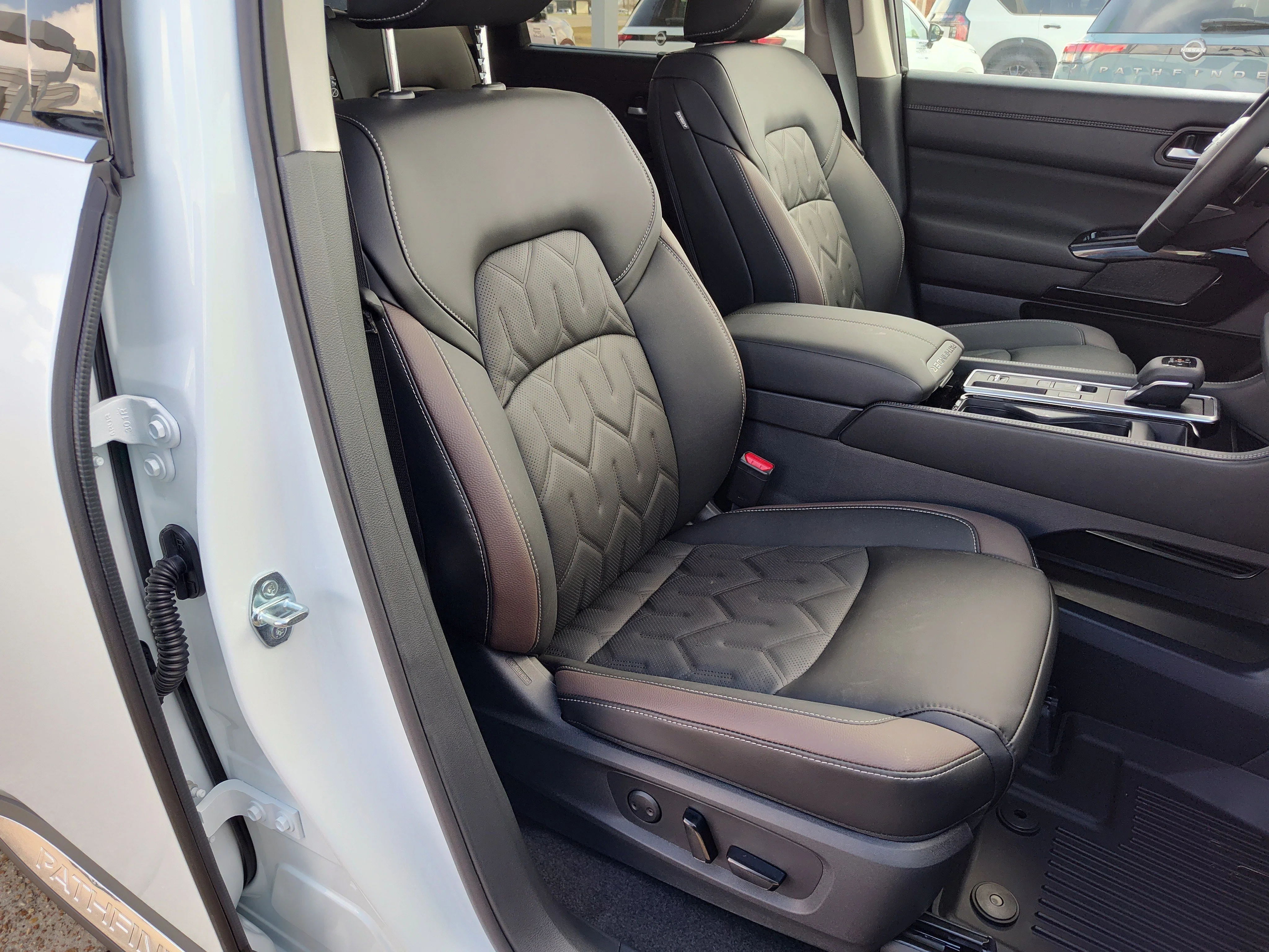 New 2026 Everest White Pearl TriCoat Nissan Platinum image 13