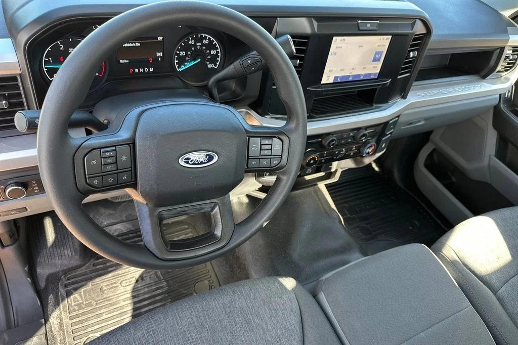 2025 Ford F-350 Super Duty Chassis Cab XLT - Photo 9