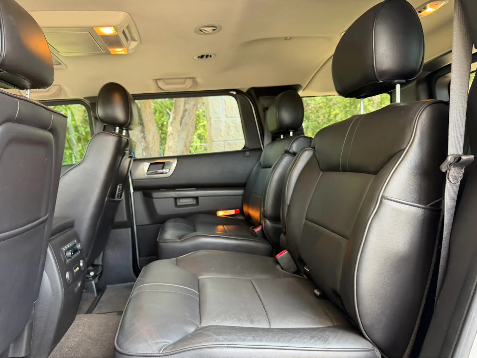Used 2009 Silver Ice Metallic HUMMER SUV Luxury image 13