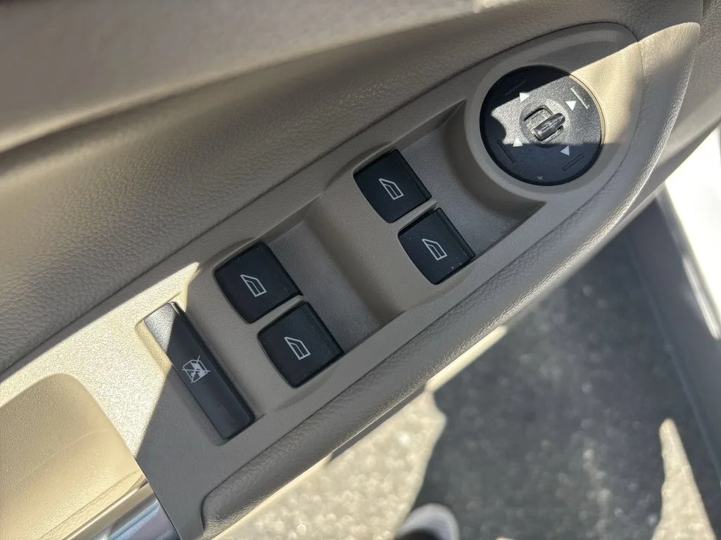 Used 2016 Silver Ford SE image 15