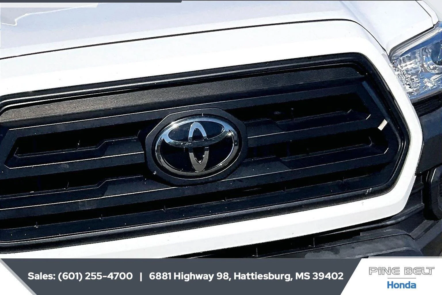 Used 2022 White Toyota SR image 21