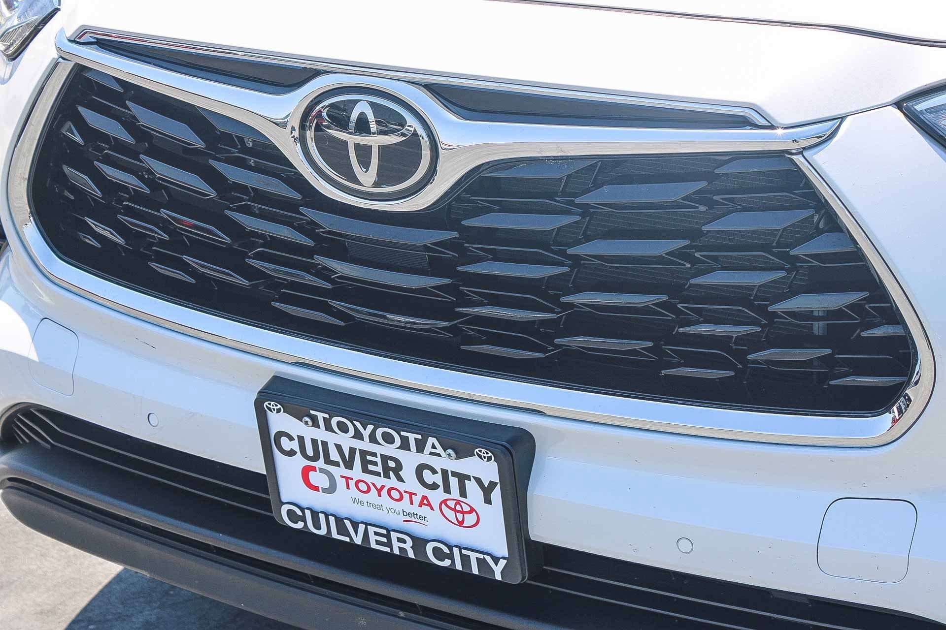 Used 2023 Wind Chill Pearl Toyota Limited image 5