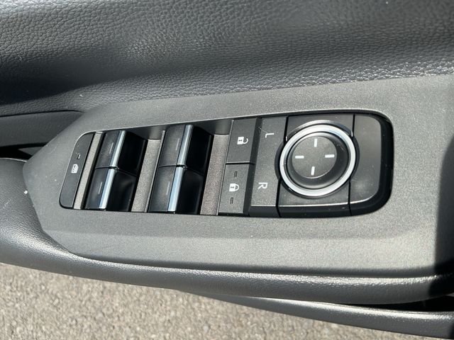Used 2024  Toyota XSE Premium image 30