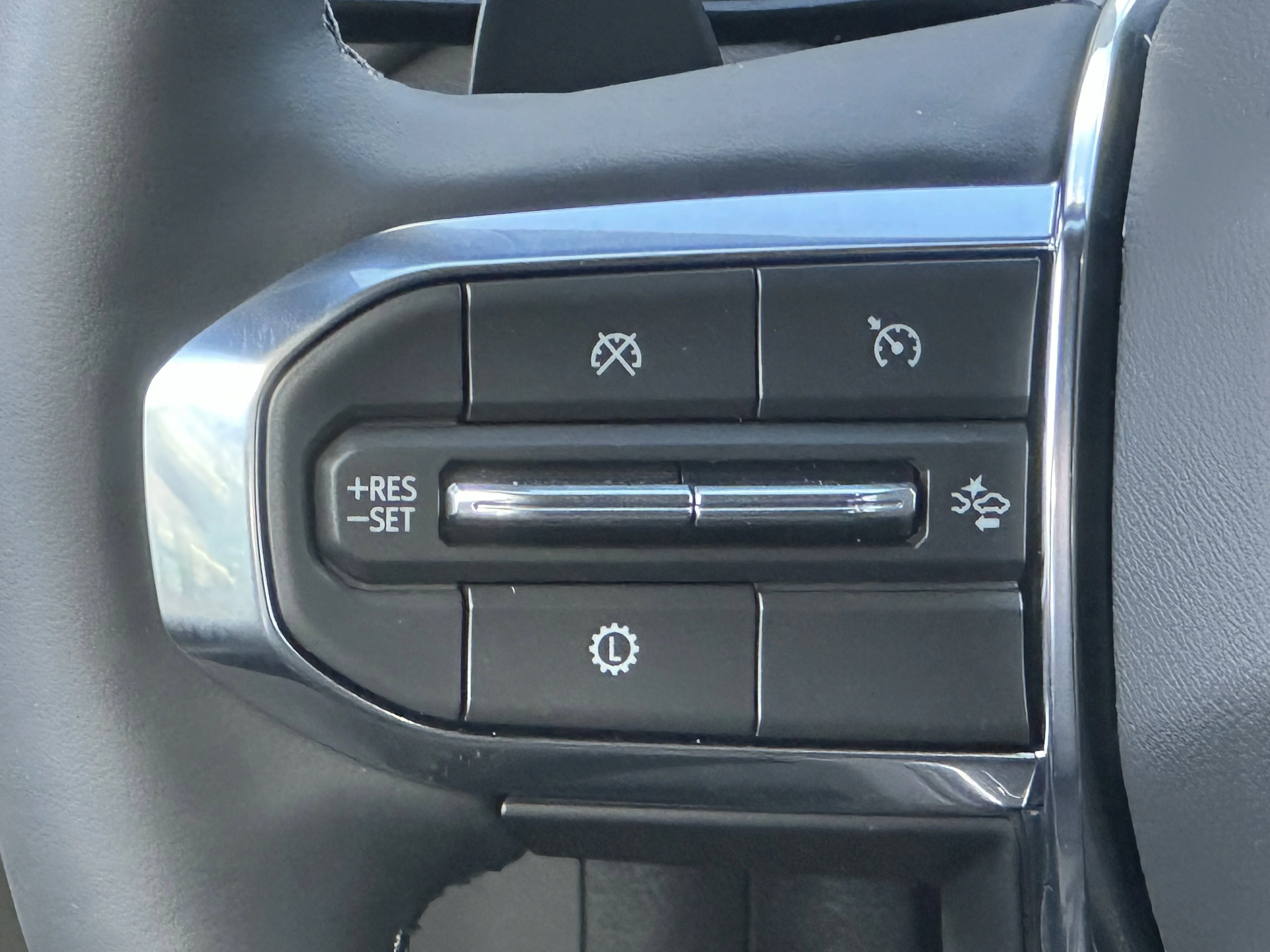 New 2026 Summit White GMC Elevation image 12