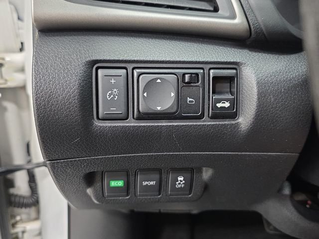 Used 2015 White Nissan S image 24