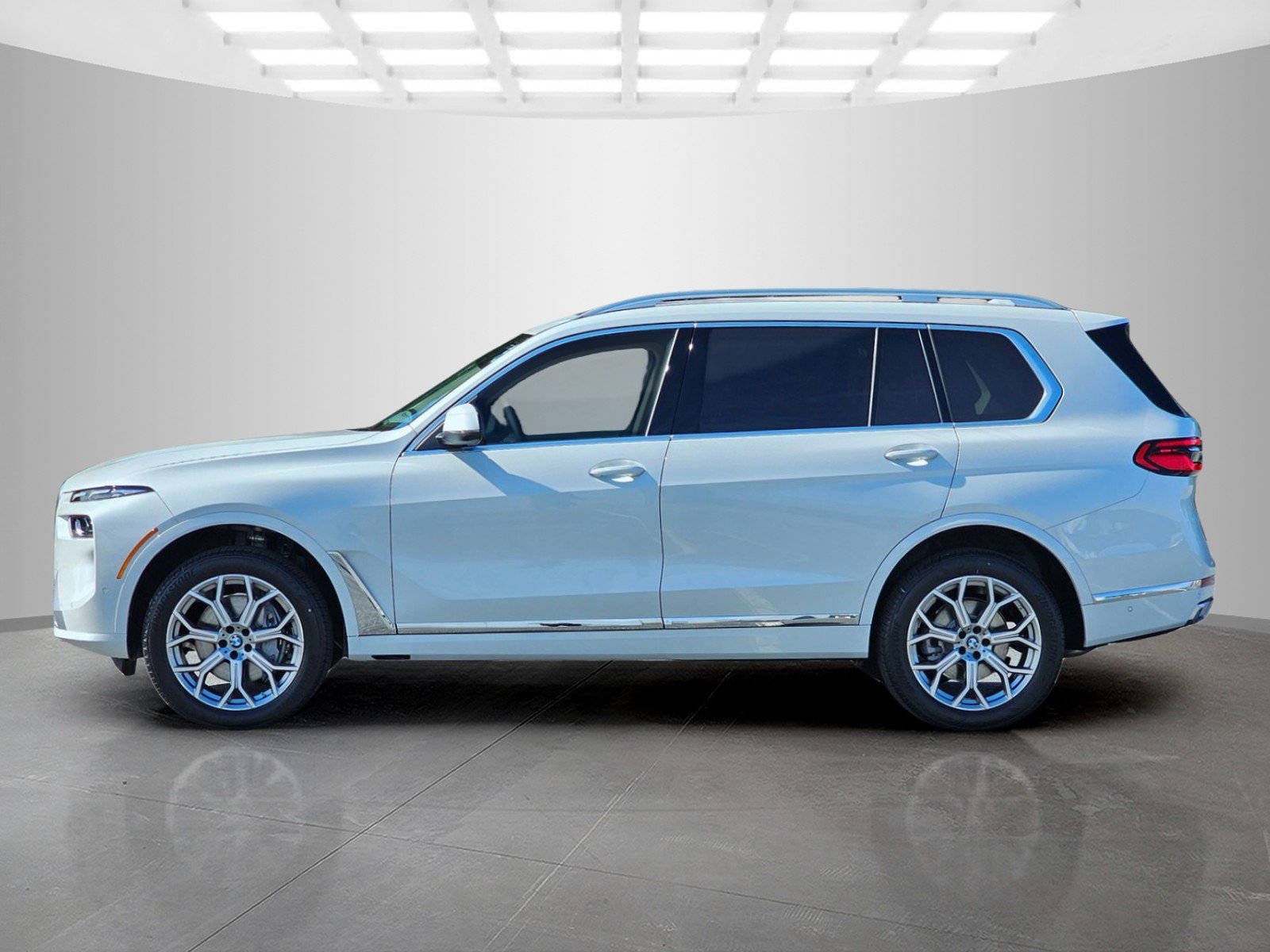 Used 2026 Mineral White Metallic BMW xDrive40i image 3
