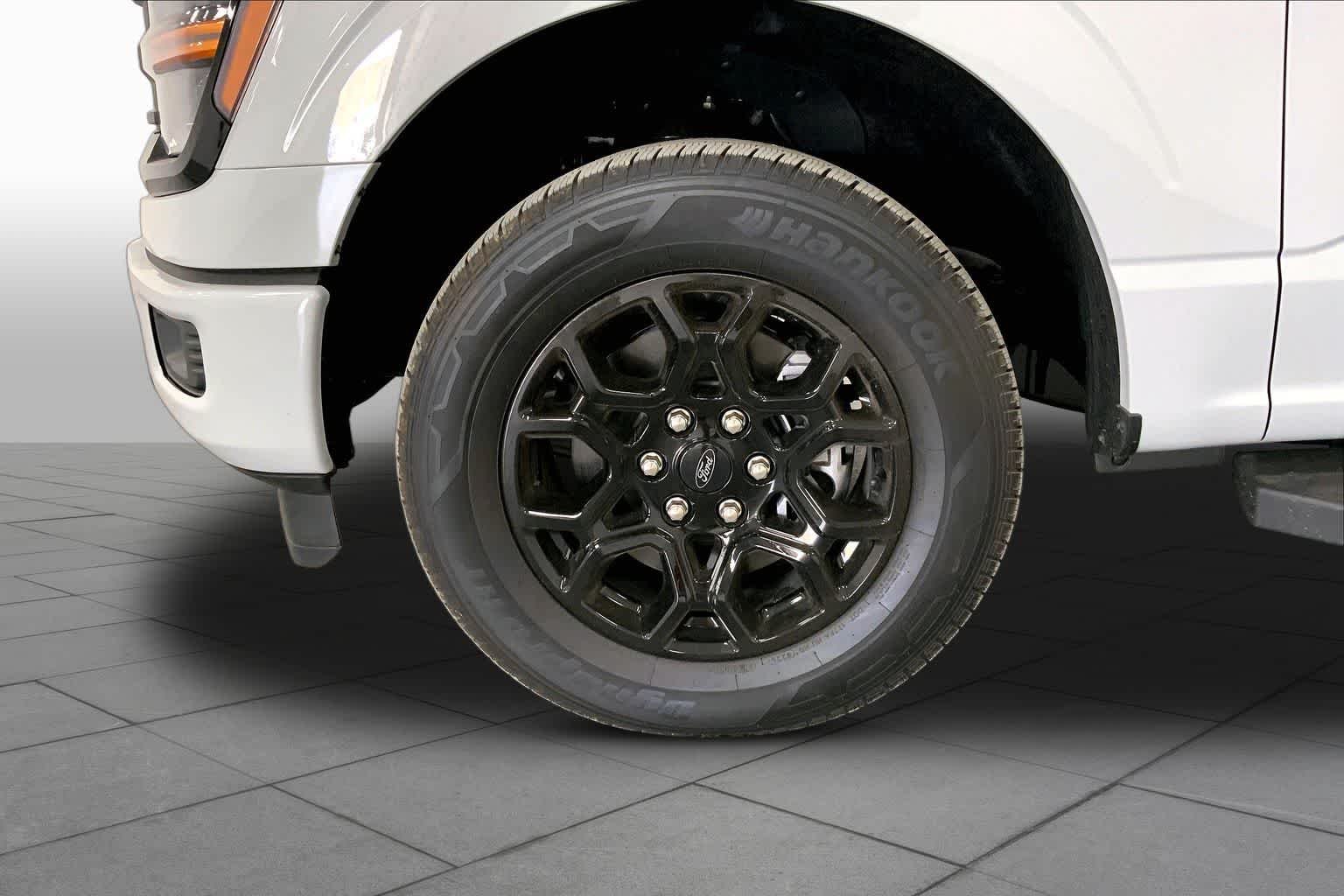 New 2026 Avalanche Ford XLT image 9