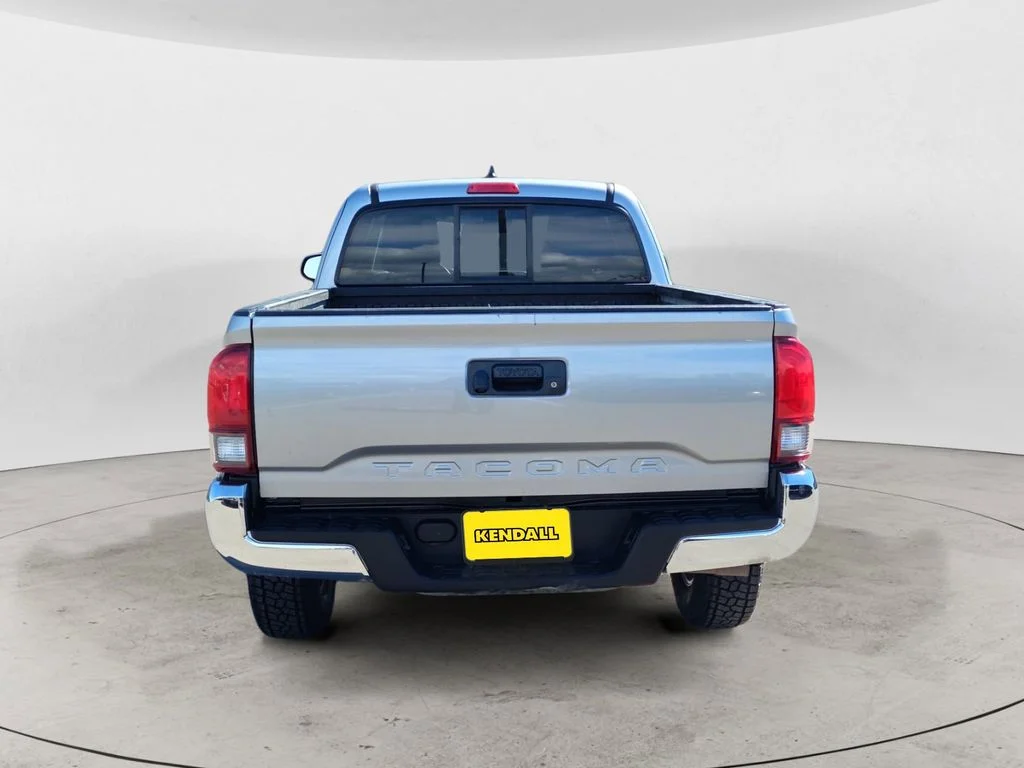 Used 2018 Silver Toyota SR5 image 4