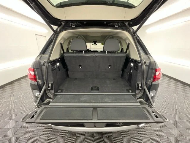 Used 2019 Black BMW xDrive40i image 22