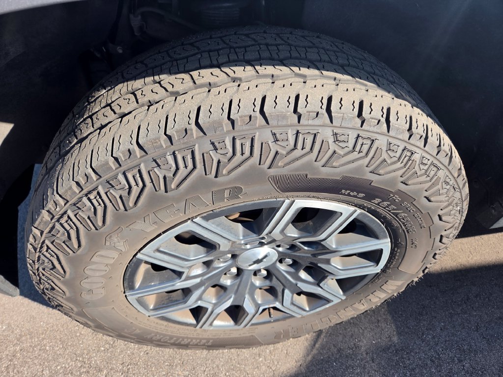 Used 2023 Gray Chevrolet Z71 image 9