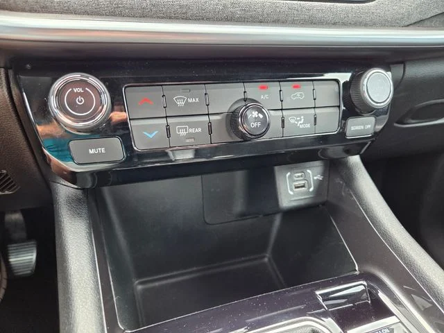 Certified Used 2025 White Jeep Latitude image 25
