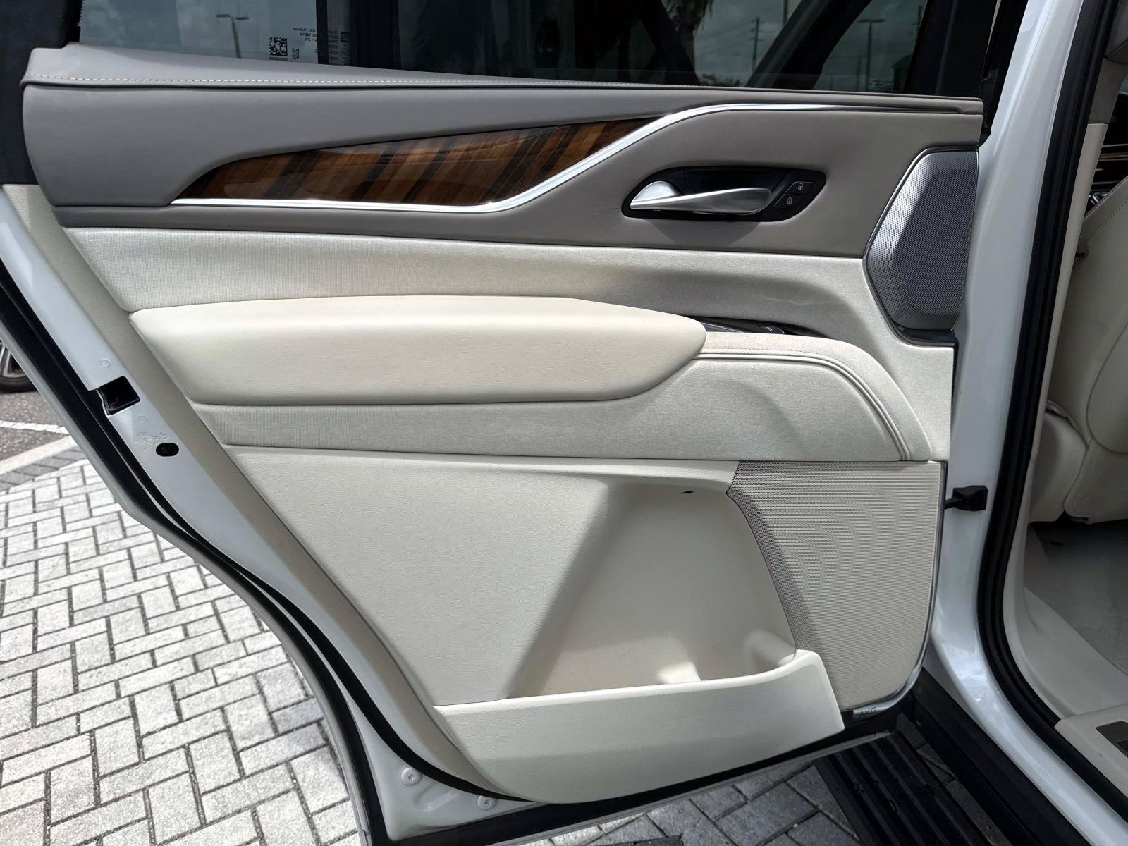 Used 2024 Crystal White Tricoat CADILLAC Sport Platinum image 13