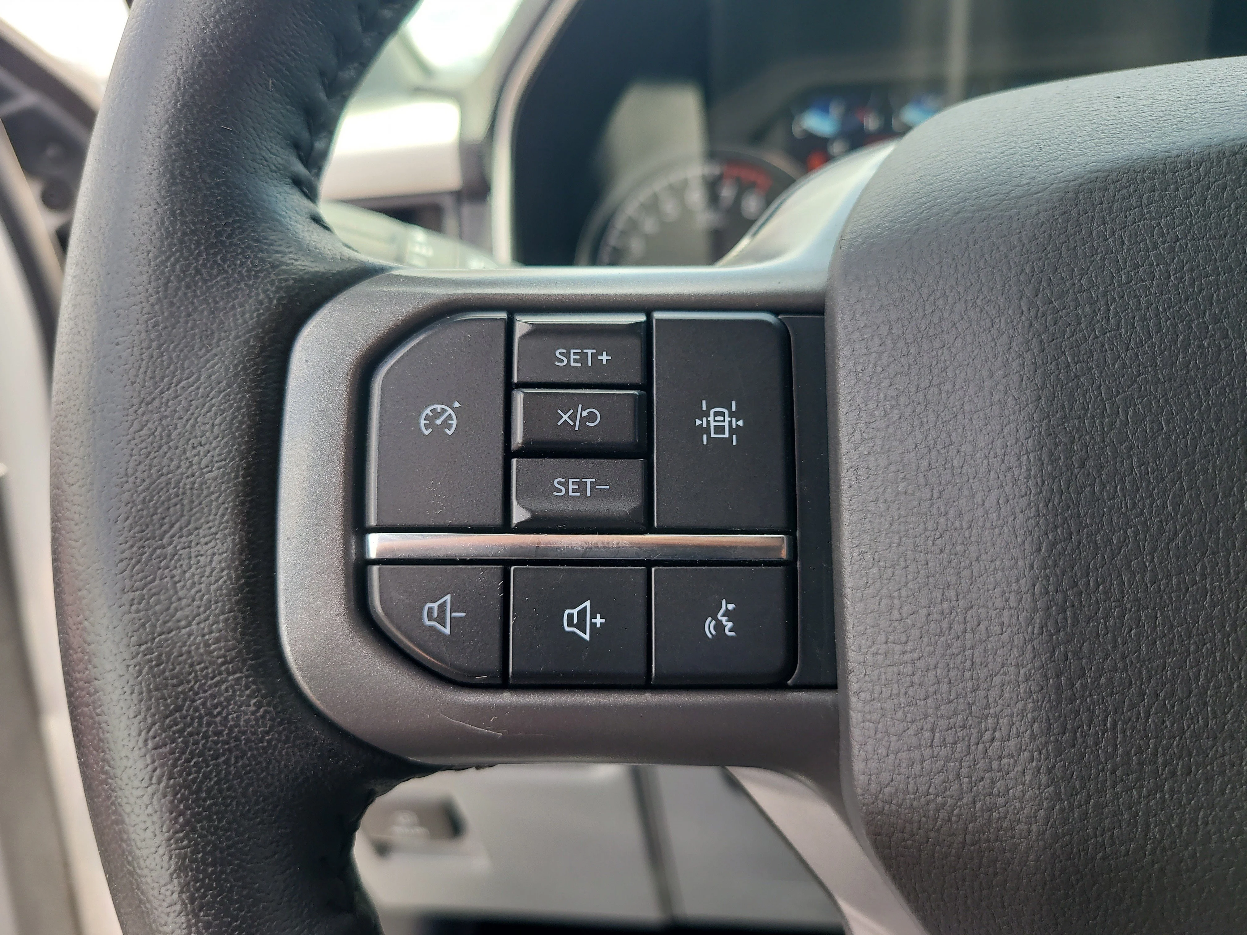 Used 2022 Oxford White Ford XLT image 27