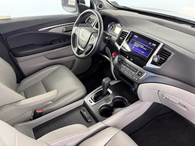 Used 2018 Silver Honda EX-L image 32