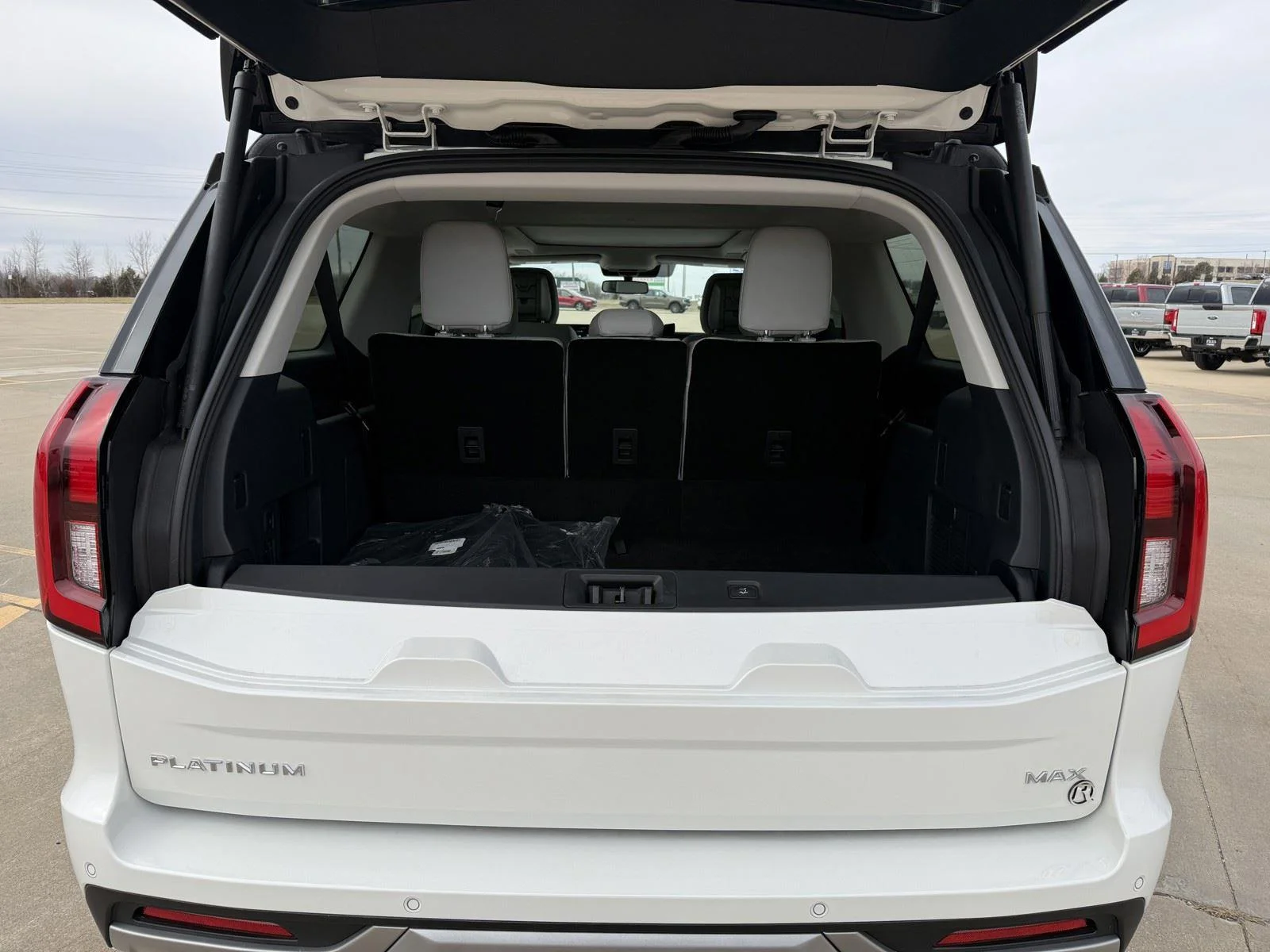 New 2026 Star White Metallic Tri-Coat Ford MAX Platinum® image 9