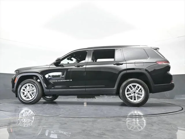 New 2026 Diamond Black Crystal Pearl-Coat Exterior Paint Jeep Laredo image 54