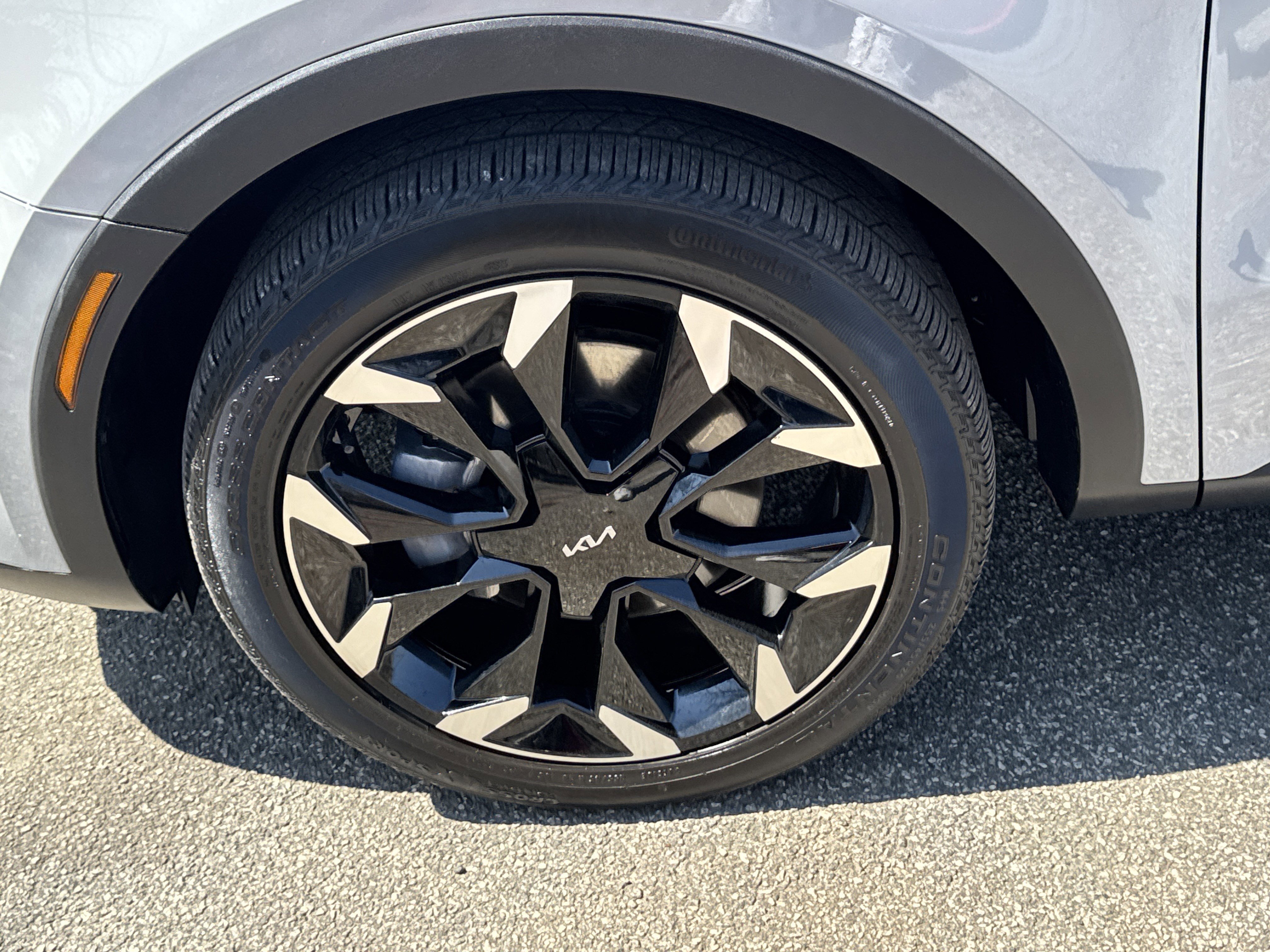 Certified Used 2025 Wolf Gray Kia EX image 11