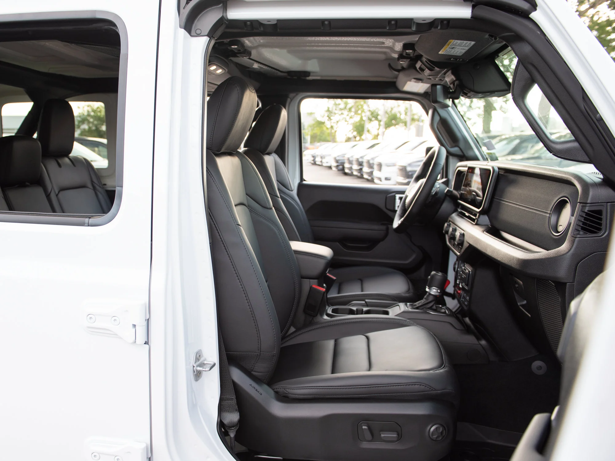 New 2026 White Jeep Willys 392* 470 HORSEPOWER, Nappa Leather, Steel Bumpers image 27