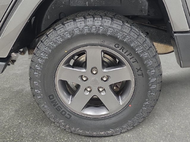 Used 2016 Gray Jeep Unlimited Sport image 30