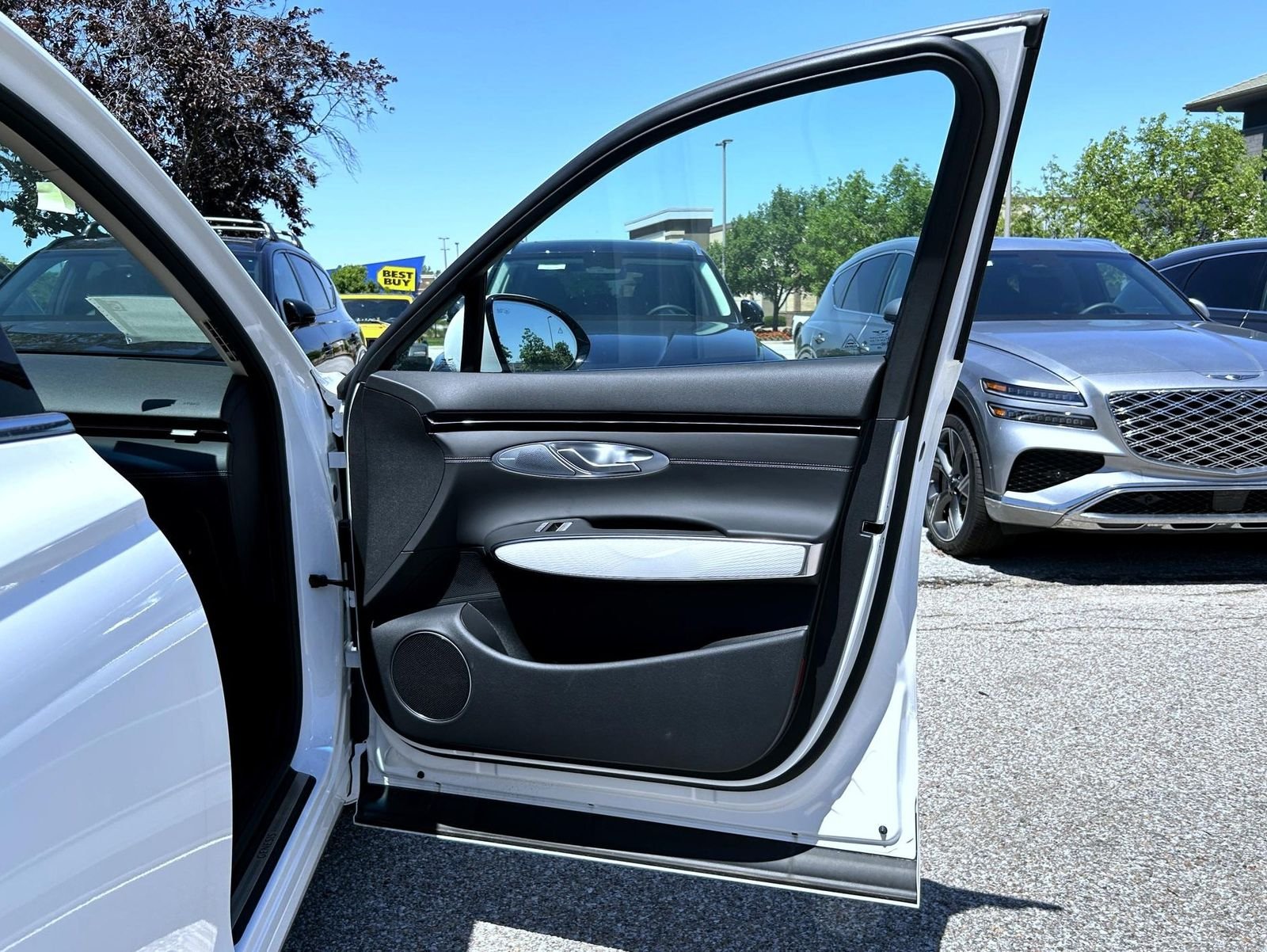New 2026 White Genesis 2.5T Advanced image 16