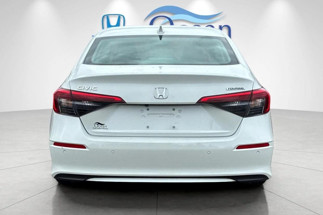 Used 2024 Platinum White Pearl Honda Touring image 4
