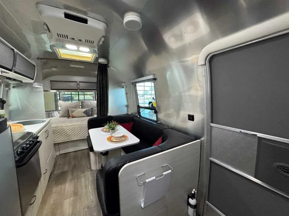 Used 2016 SILVER AIRSTREAM  image 26
