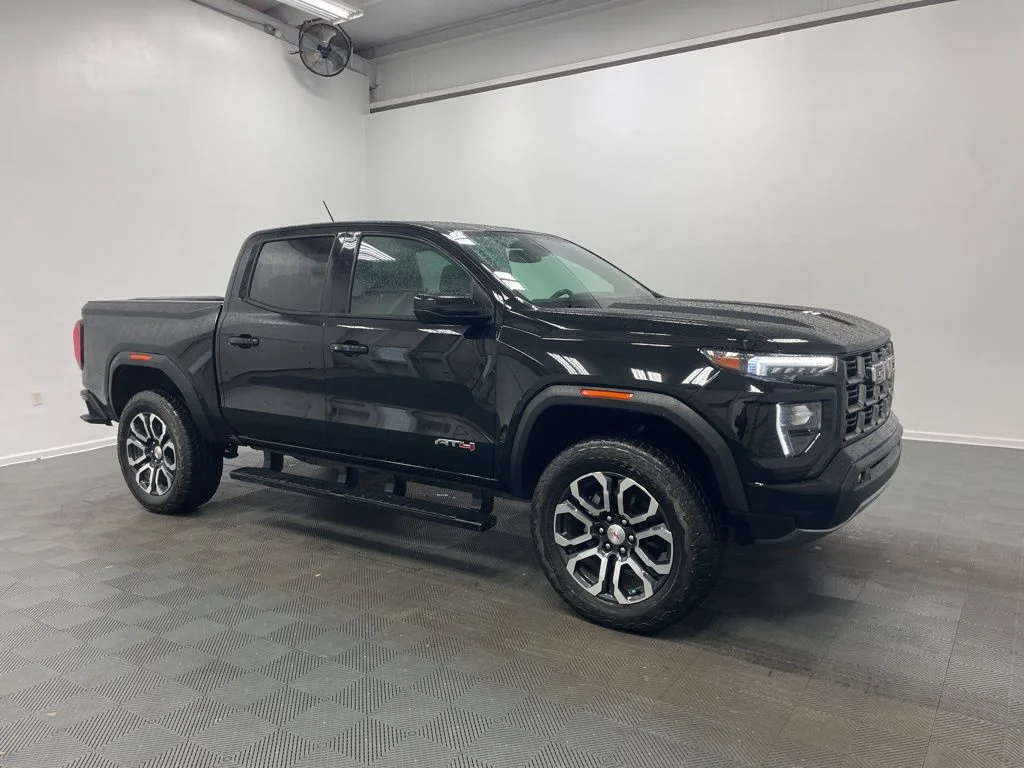 2023 GMC Canyon 4WD AT4 Crew Cab Short Box's photo