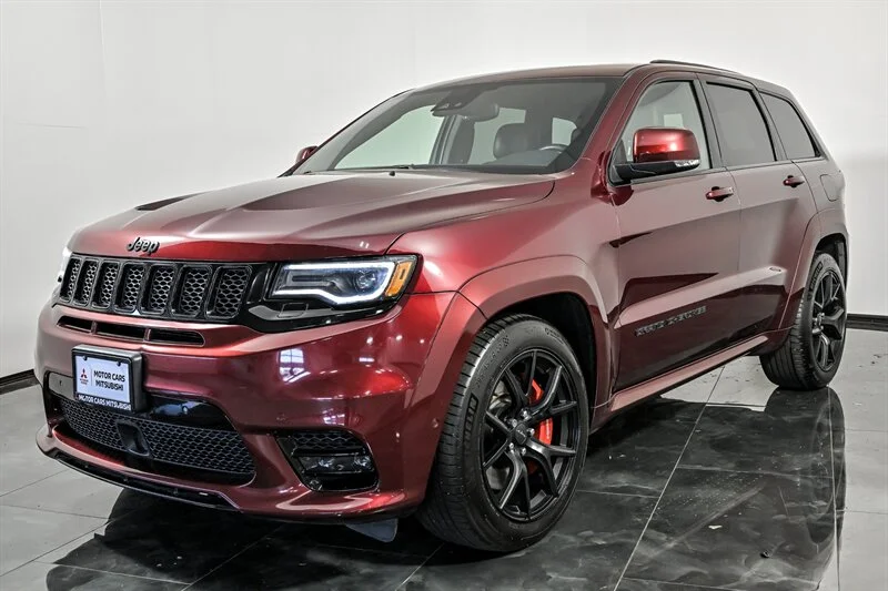Used 2019 Velvet Red Pearl Coat Jeep SRT image 5