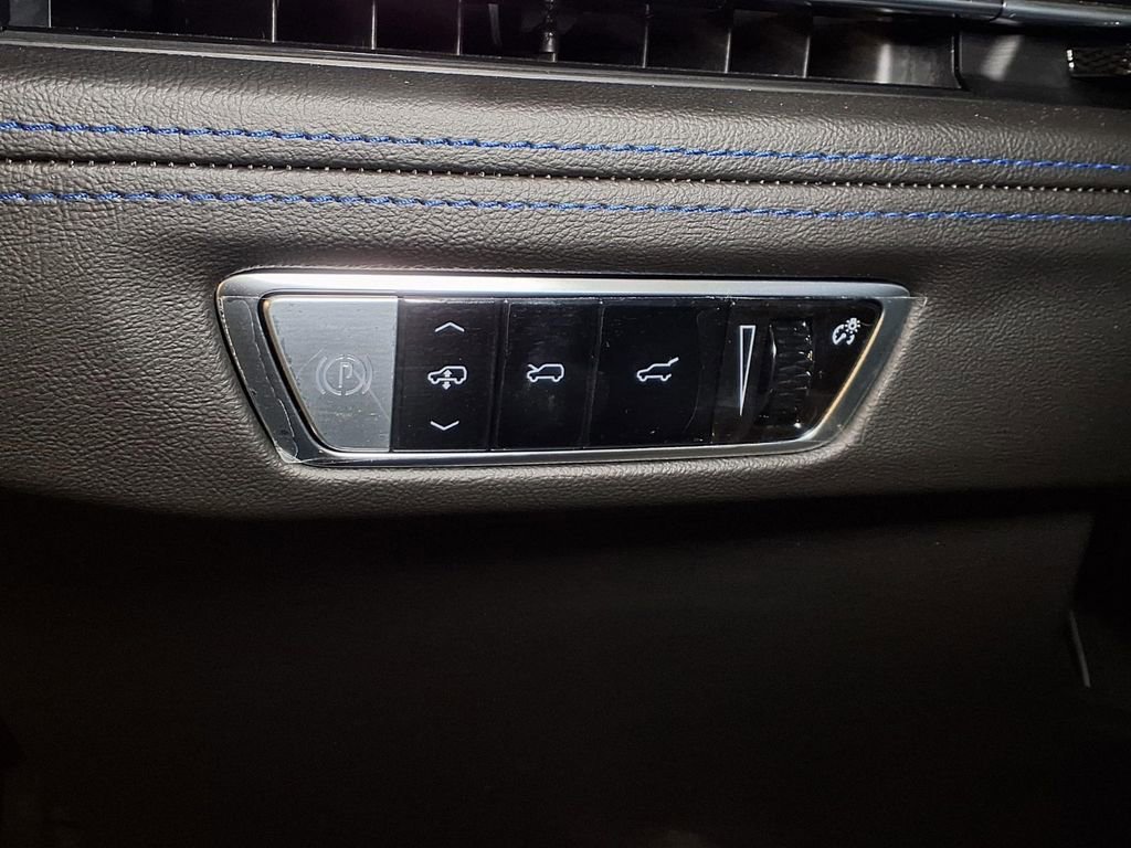 2026 Cadillac Escalade IQL Luxury - Photo 17