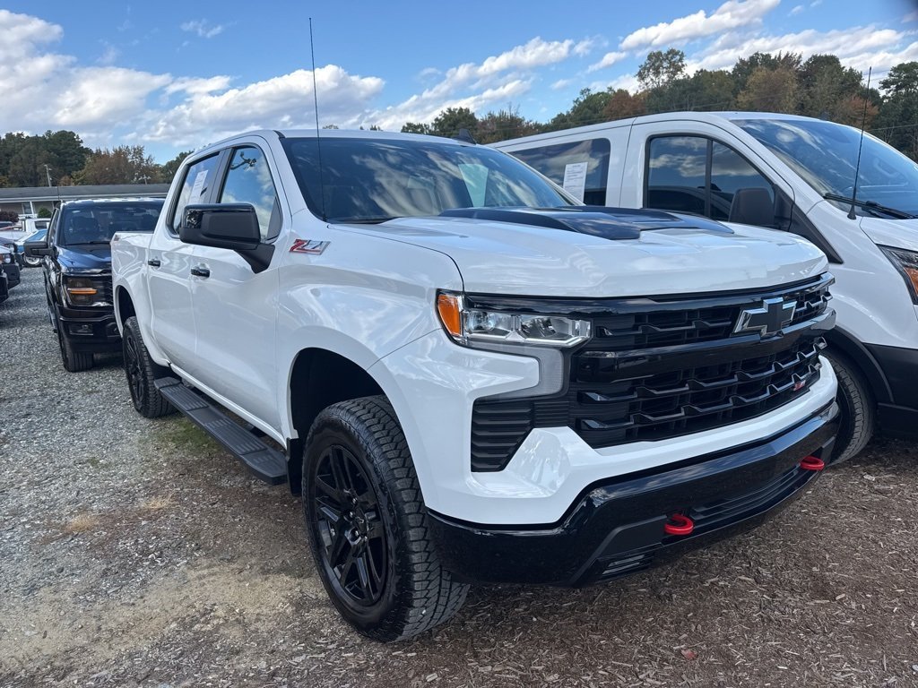 2025 Chevrolet Silverado 1500 LT Trail Boss photo 2