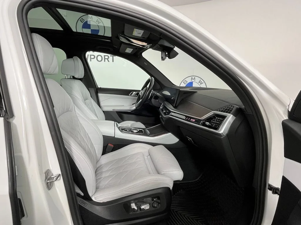 Used 2024 White BMW xDrive40i image 24