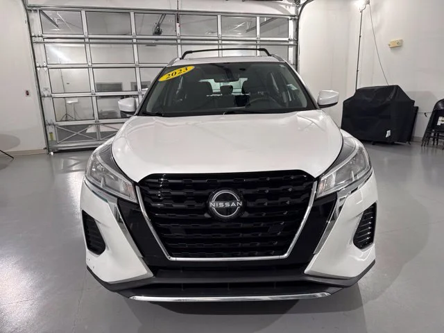 Used 2023 White Nissan SV image 2