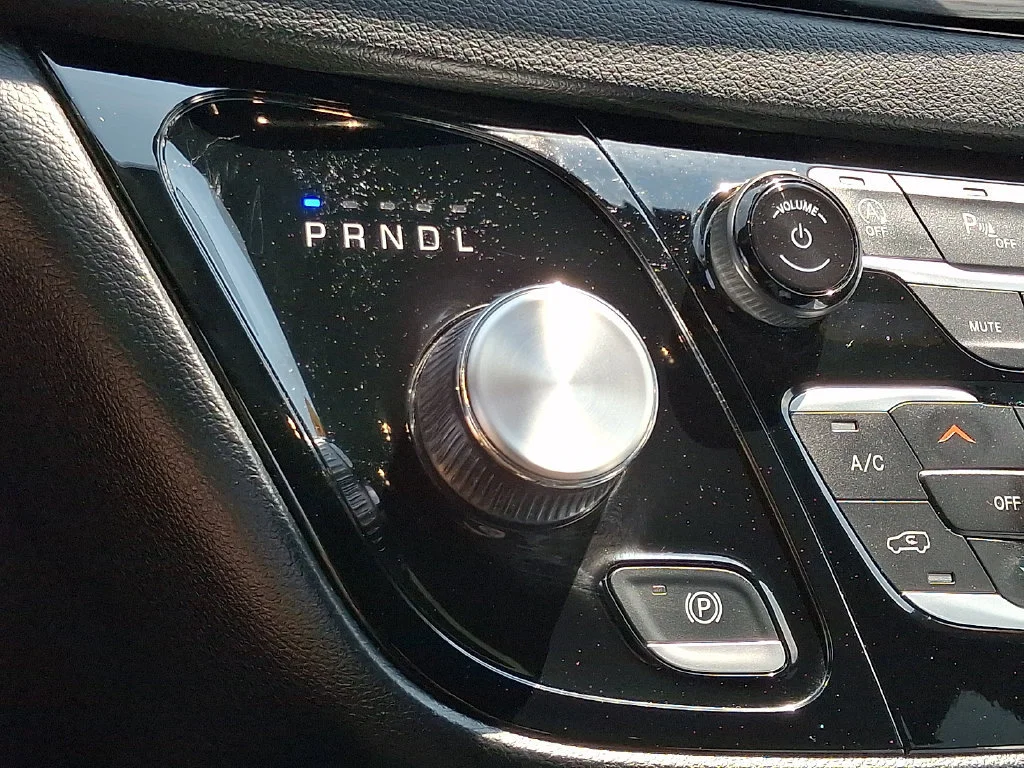 Used 2025 Diamond Black Crystal Pearlcoat Chrysler Select image 22
