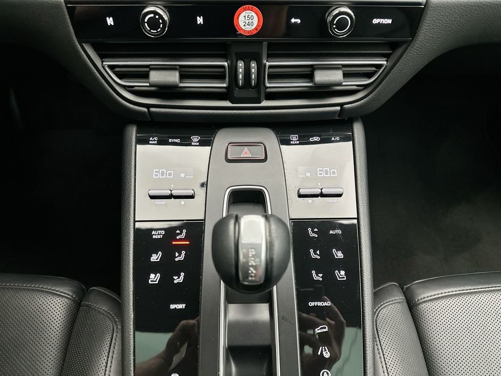 Used 2022 Gentian Blue Metallic Porsche  image 25