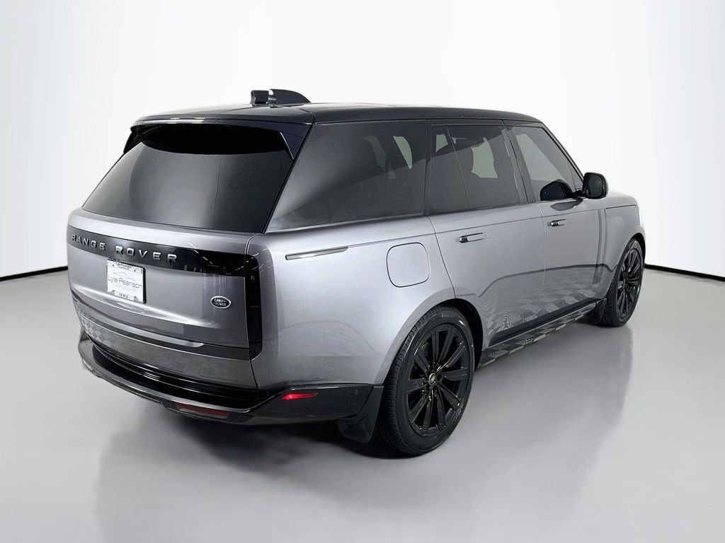 Used 2023 Gray Land Rover SE image 9
