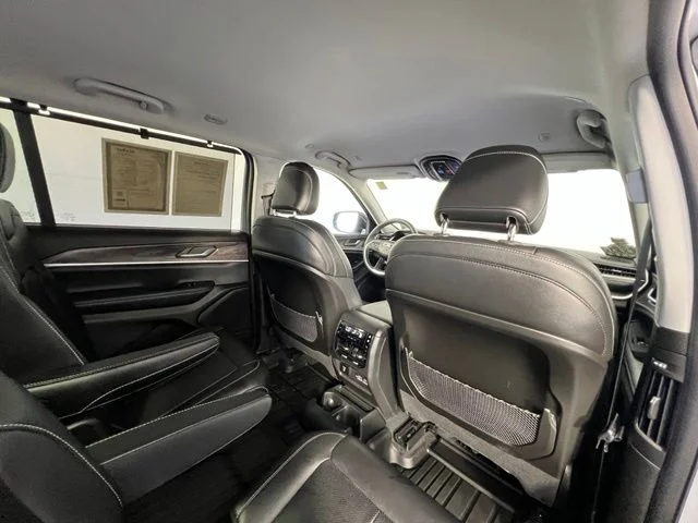 Used 2023 Silver Jeep Limited image 41