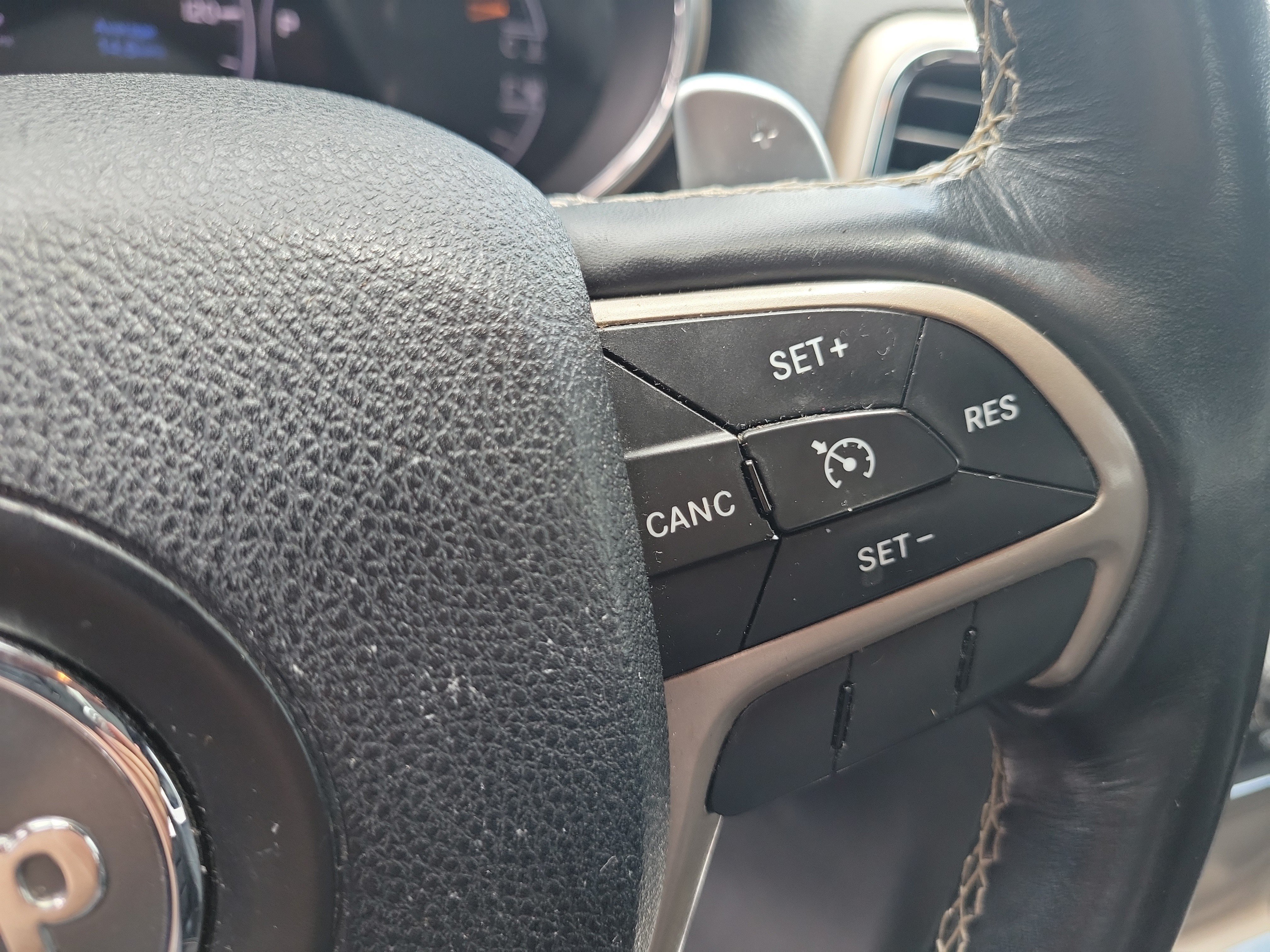 Used 2016 Brilliant Black Crystal Pearlcoat Jeep Limited image 27