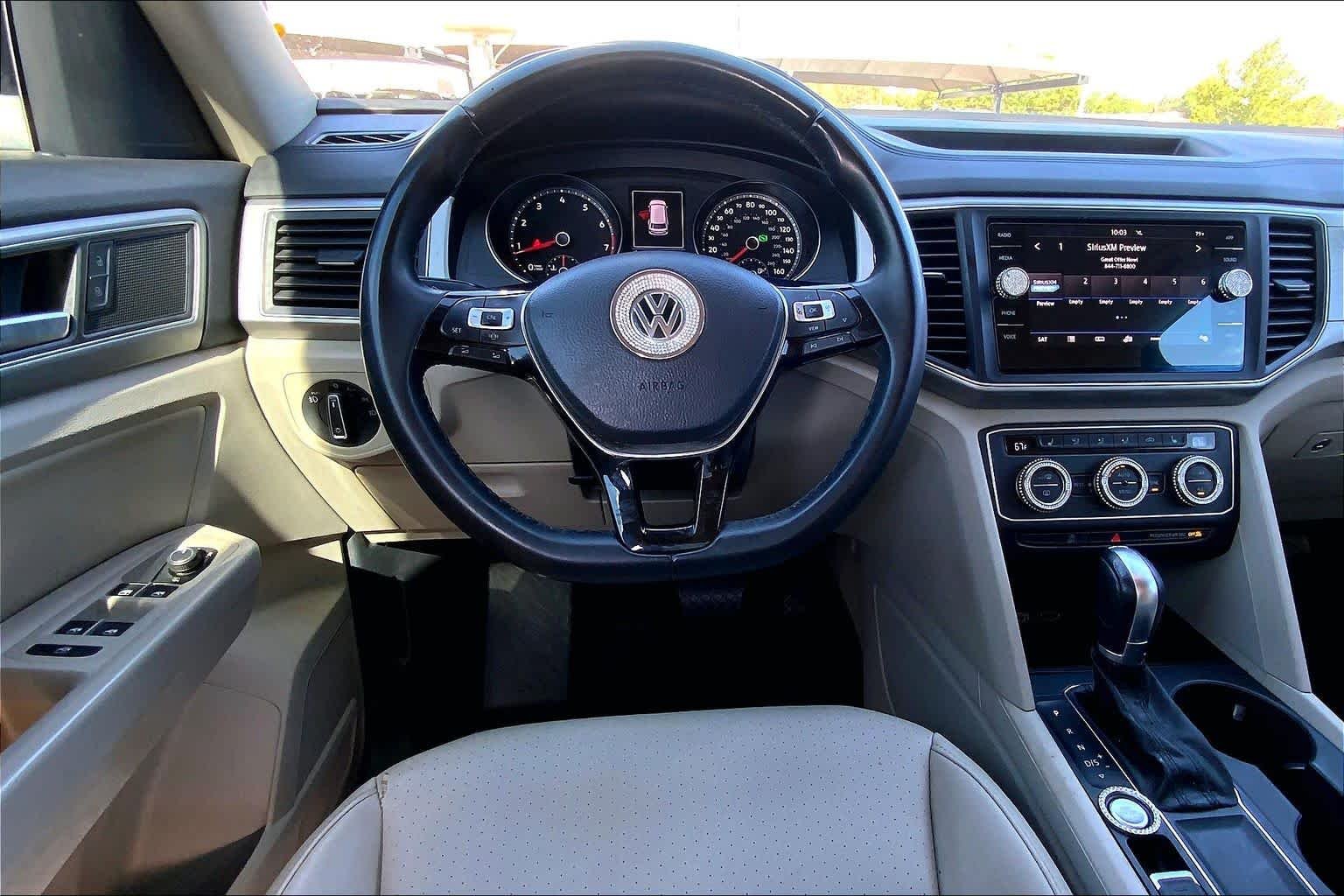 Used 2019 Deep Black Pearl Volkswagen 3.6L V6 SE image 6