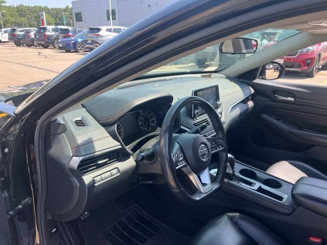 Used 2022 Super Black Nissan 2.5 SR image 11