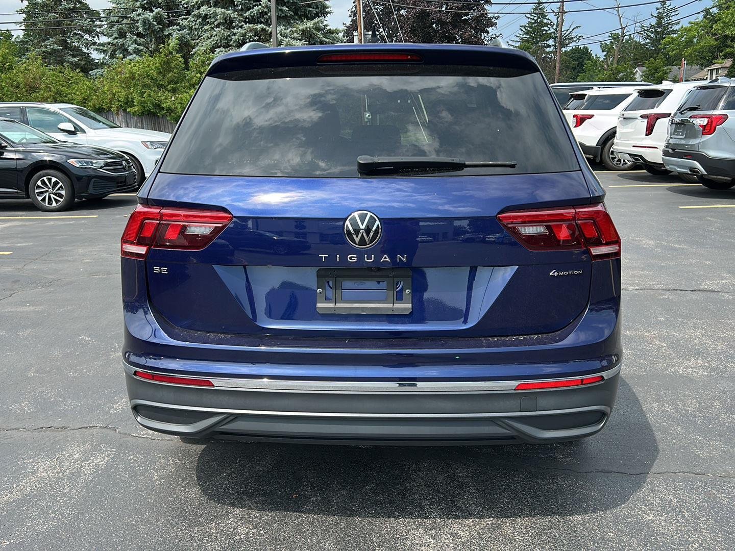 Used 2022 Atlantic Blue Metallic Volkswagen SE image 6