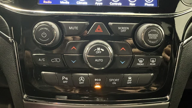 Used 2019 Bright White Clearcoat Jeep Limited image 18