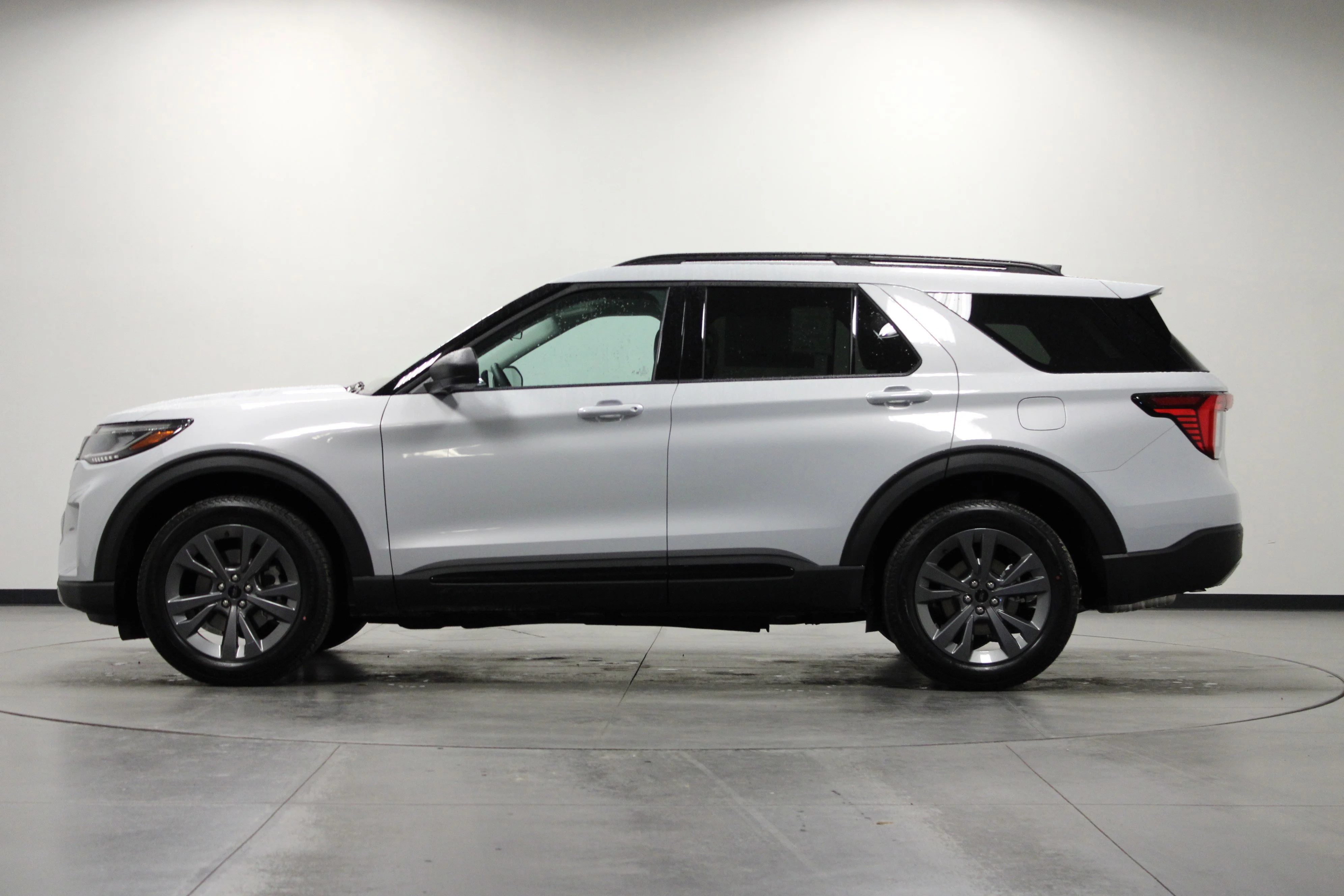 New 2026 Space White Metallic Ford Active image 7