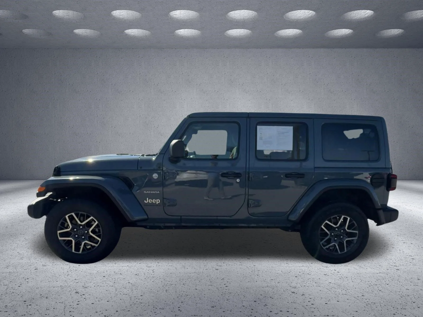 Used 2024 Anvil Clear Coat Jeep Sahara image 6