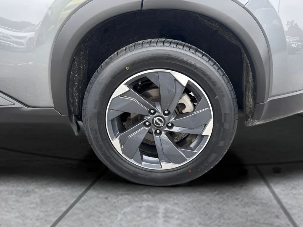 Used 2024 Gray Nissan SV image 27