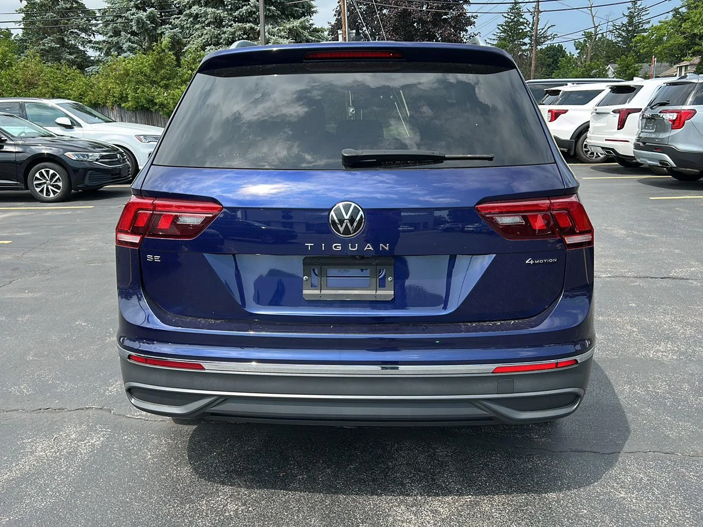 Used 2022 Atlantic Blue Metallic Volkswagen SE image 6
